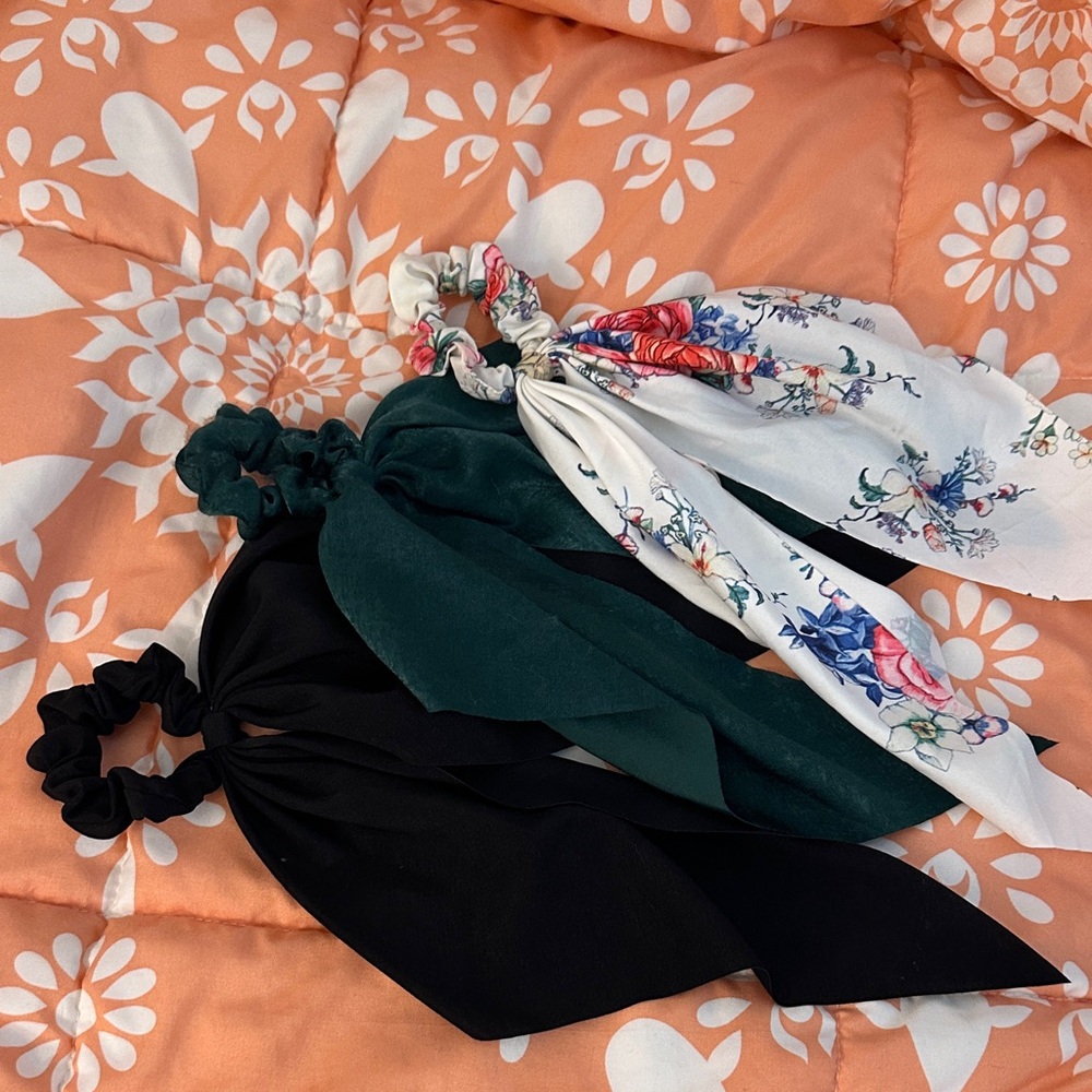 Floral and Solid Hair Scrunchies Set